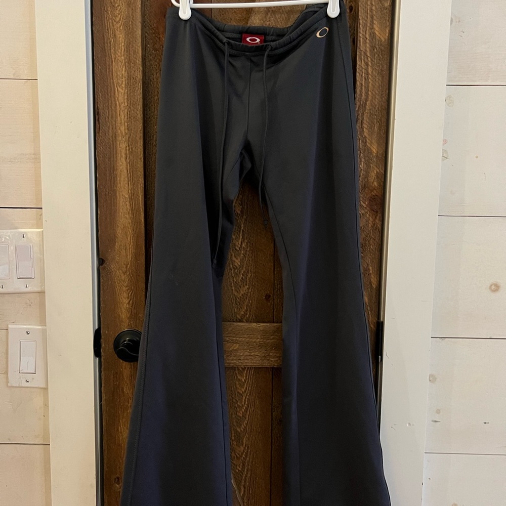 Adult XS Oakley yoga pants (fits like a small)